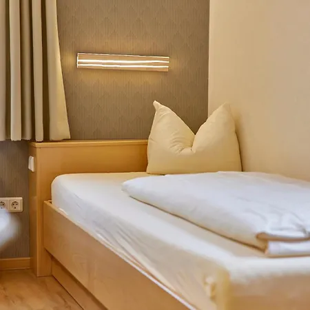 Hotel-restaurant Ehses 3* 젤틴겐라티그
